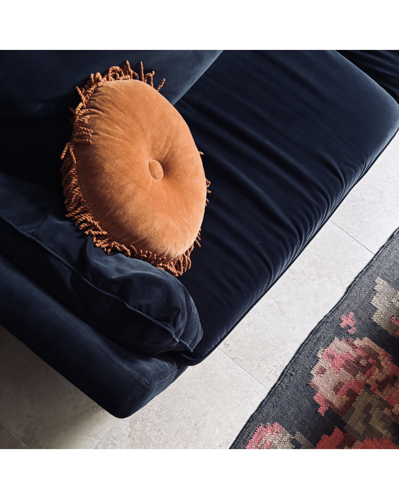 Coussin rond à franges en velours coloris camel inspiré, rétro mais tellement chic