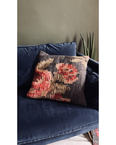 Coussin inspiration moldave dessiné par Marushka
