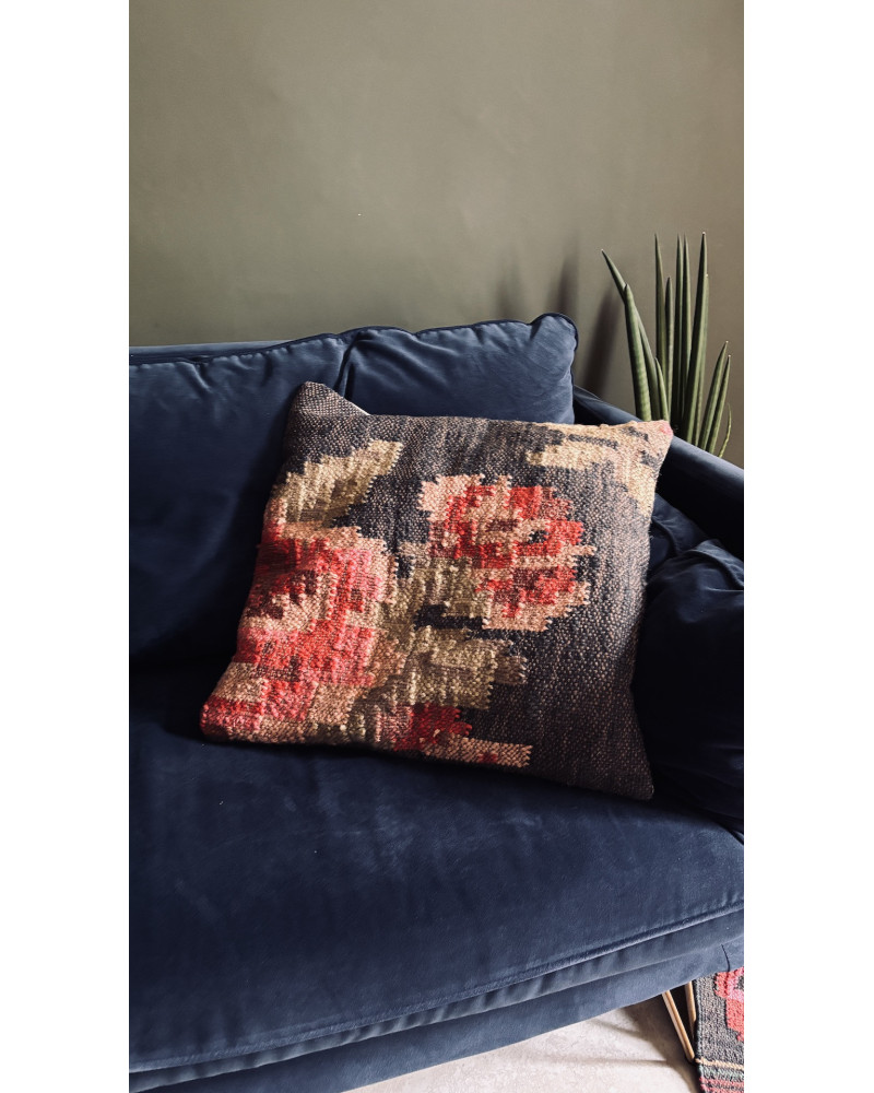 Coussin inspiration moldave dessiné par Marushka